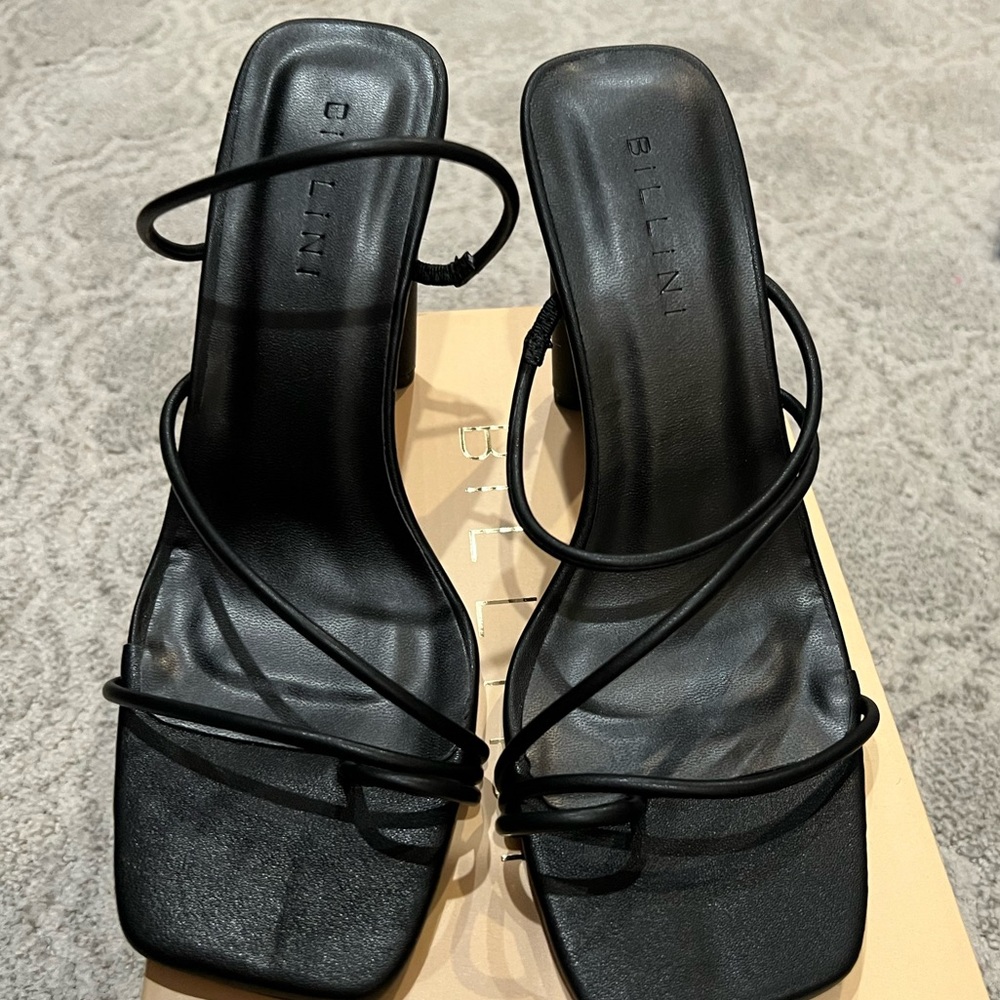 Size 7 adorable black heels